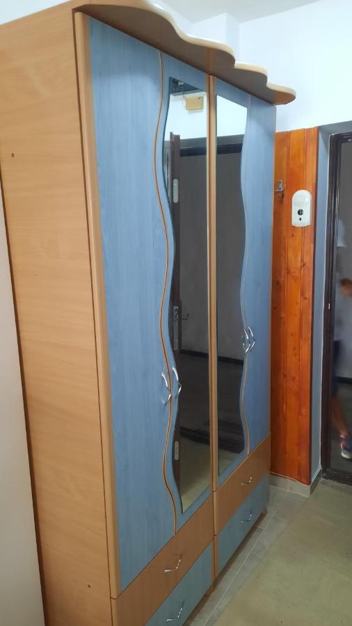 Lovely 1 Bedroom Apartment With Free Street Parking Bucureşti Ngoại thất bức ảnh