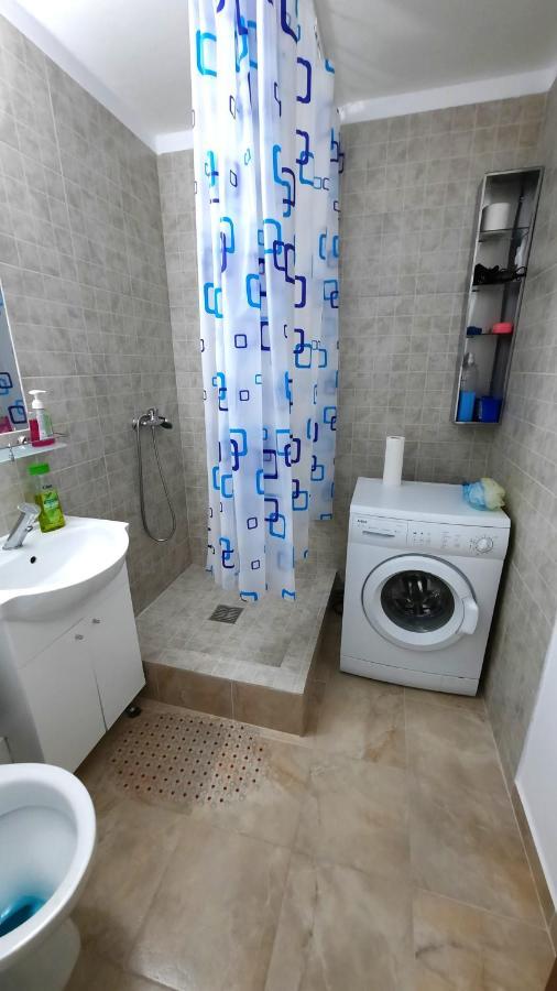 Lovely 1 Bedroom Apartment With Free Street Parking Bucureşti Ngoại thất bức ảnh